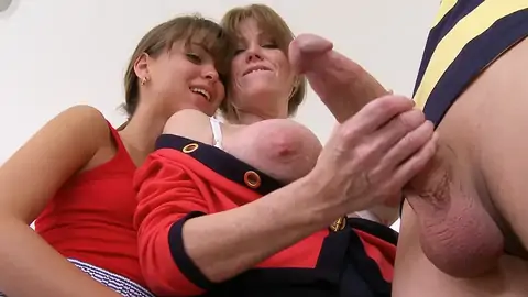 Youthfull man gets a hand job from a MILF before the FFM